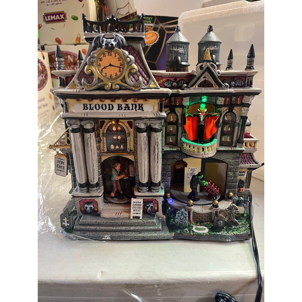 Retired 2005 Lemax Spooky Town Collection "The Blood Bank" Halloween WORKS